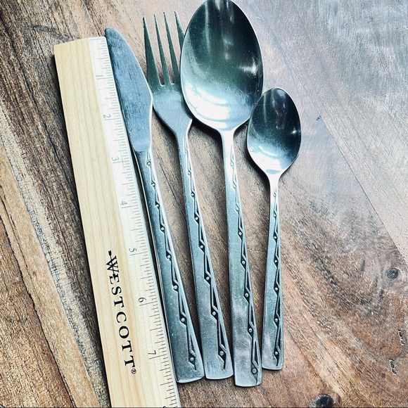 Viners Executive Suite stainless flatware 4 piece setting - Picture 3 of 6